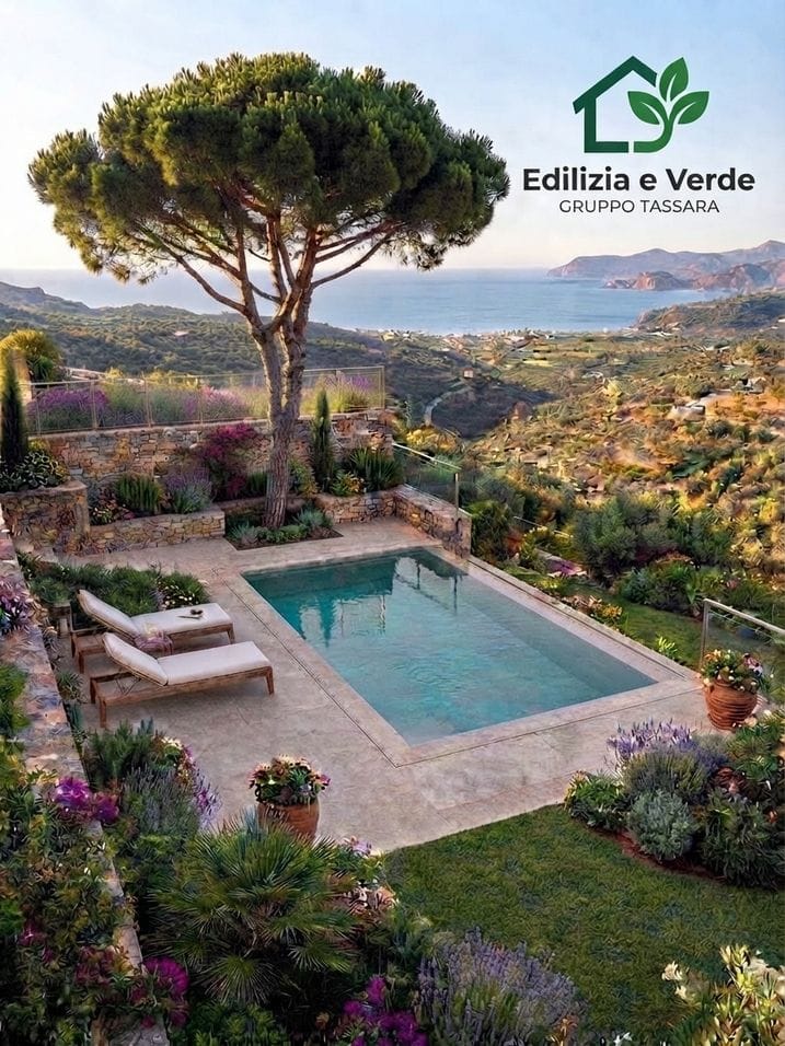 Jardin avec piscine et vue sur la mer
